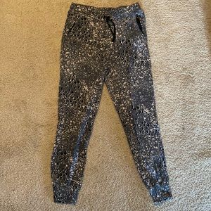 Sundry Leopard Joggers
